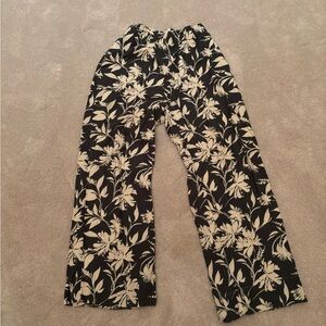 Abercrombie & Fitch Black and Cream Floral Pants